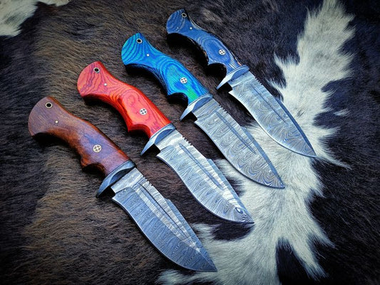 Handmade Damascus steel blade knife with a leather sheath for everyday use.