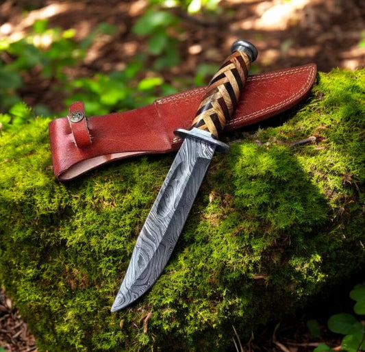 Apex Predator Combat Hunter Knife with Damascus steel blade and blood groove