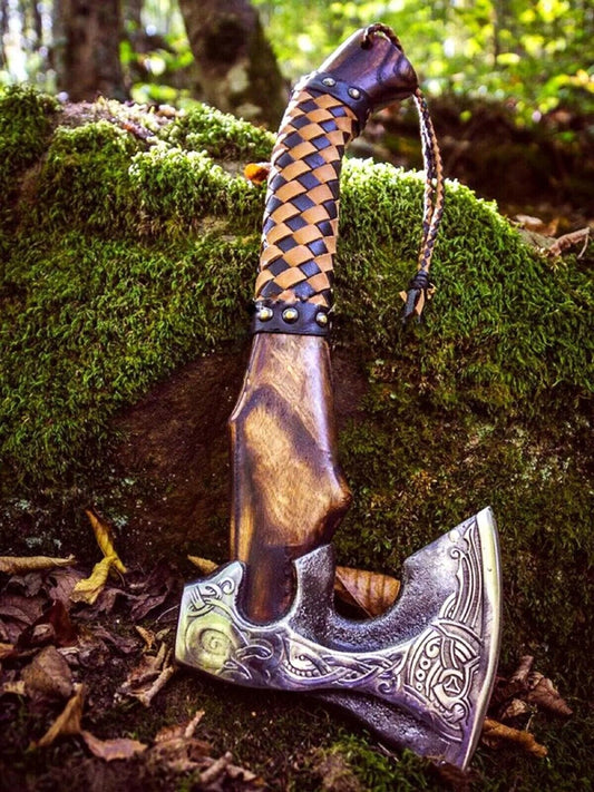 Spirit of the Plains Native American Tomahawk with engraved 1095 steel blade