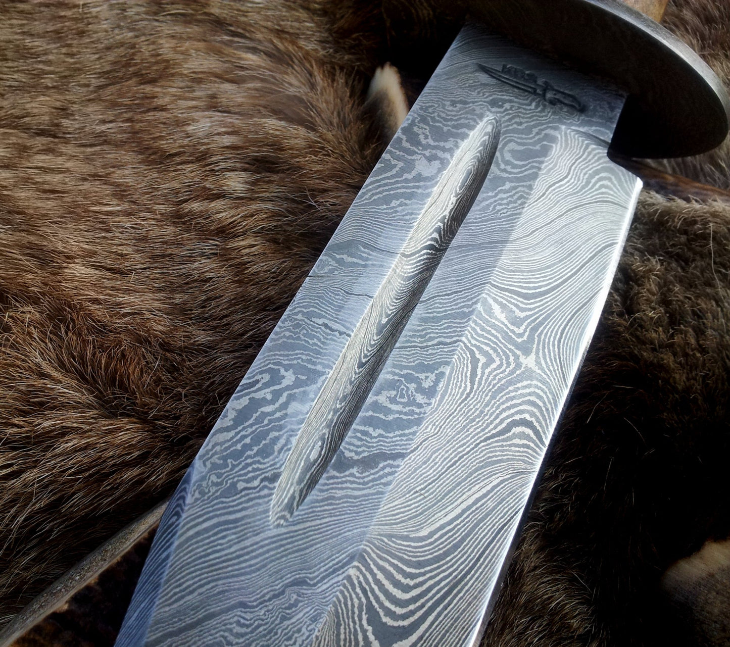14-Inch Damascus Steel Bowie Knife featuring Stag Horn Handle with Crown