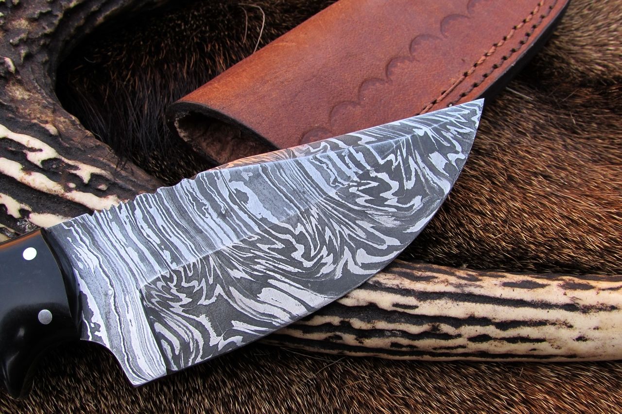 Detailed image of the Damascus steel blade of the custom handmade deer skinning knife.