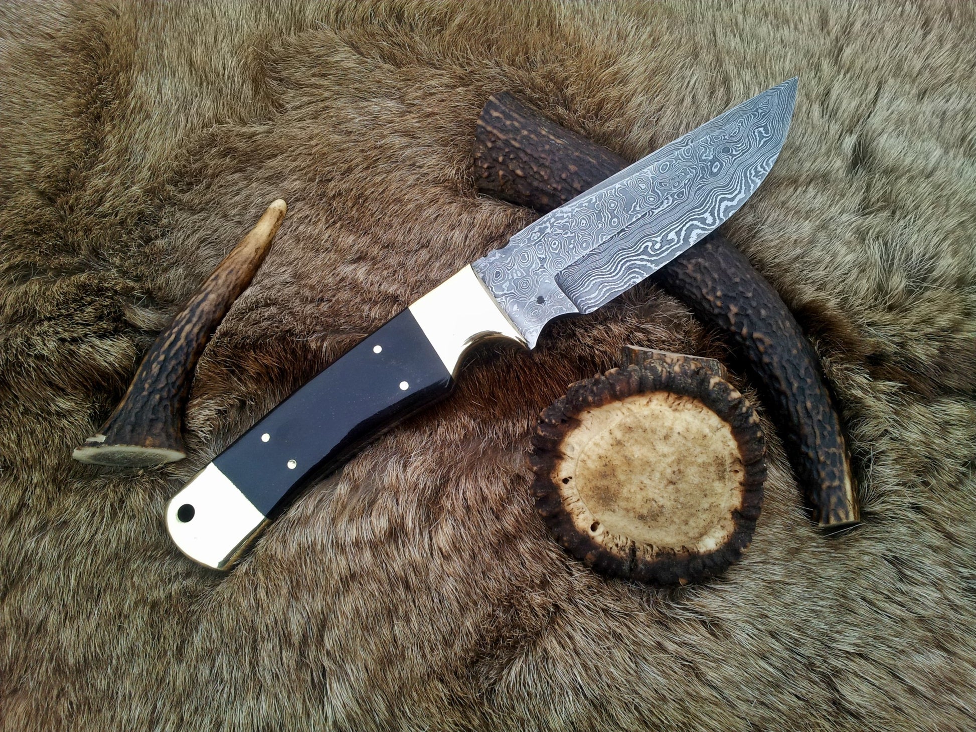 Custom handmade fixed-blade hunting knife with raindrops Damascus steel blade