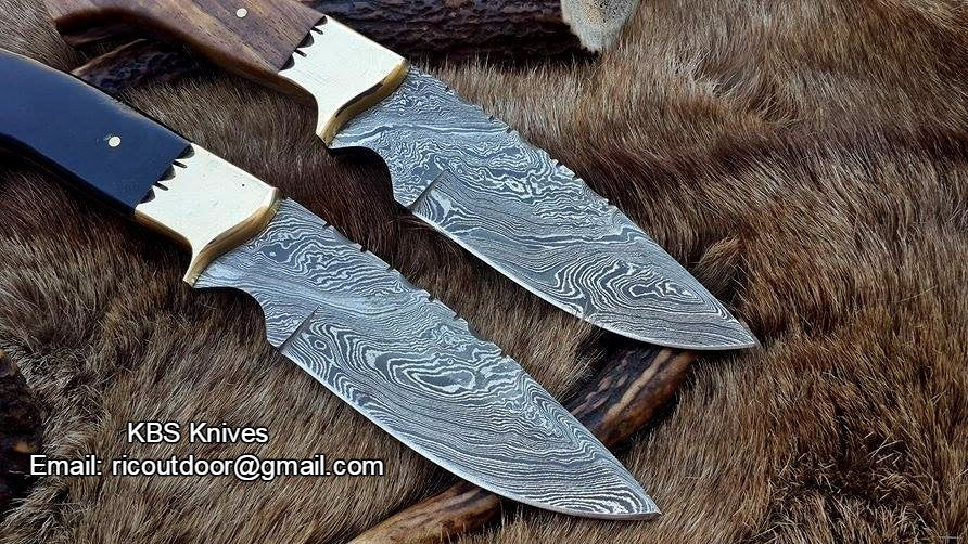 Damascus Steel Fixed-Blade Hunting Knife with Buffalo Horn Handle and Brass Bolster - 9 inches