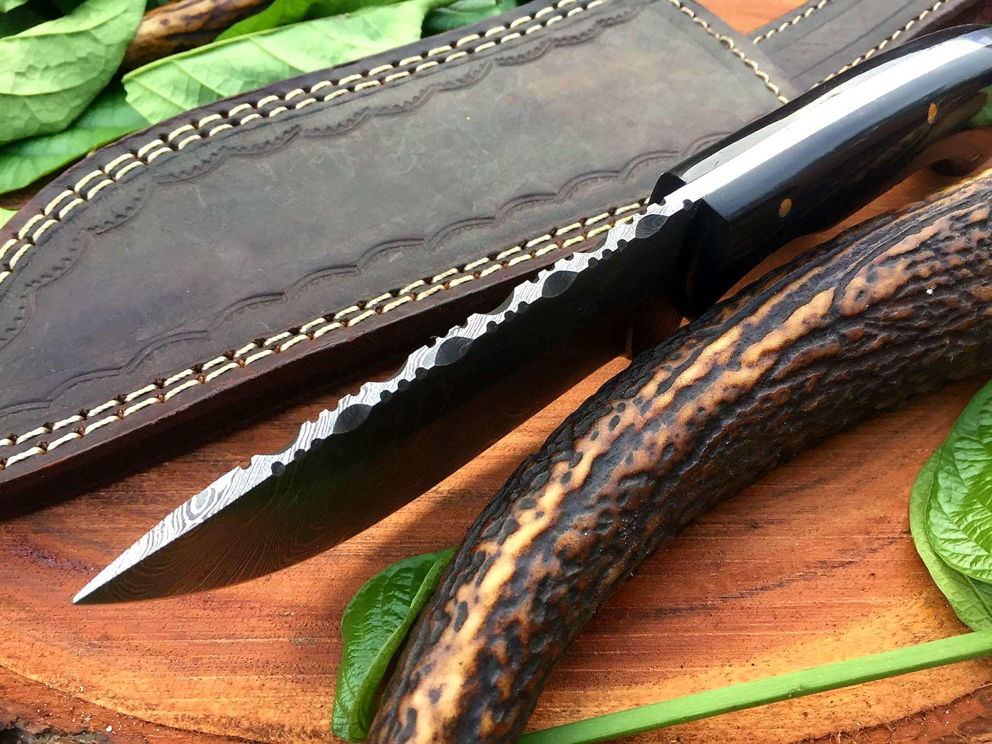 Full Tang Custom Handmade Damascus Steel Hunting Skinning Knife