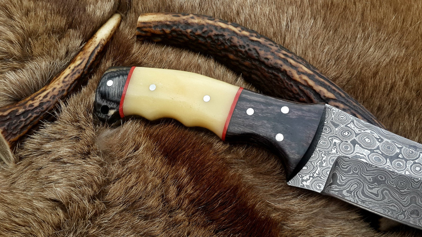 10-inch Damascus hunting knife with sharp edge and leather sheath