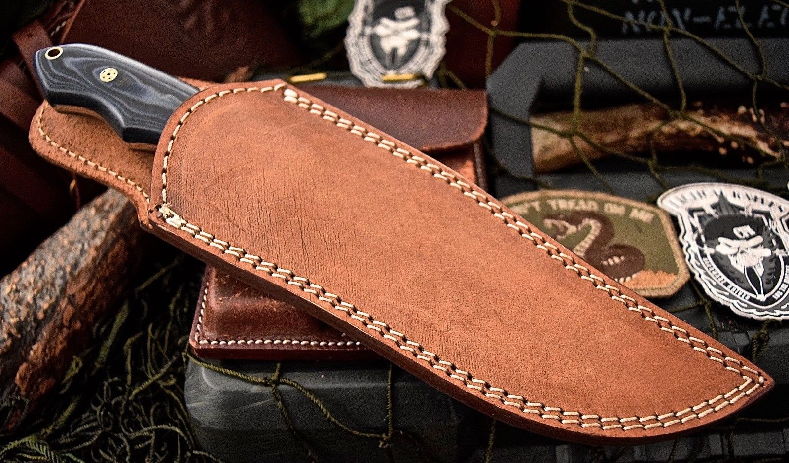 G10 handle of the hunters knife for a secure grip