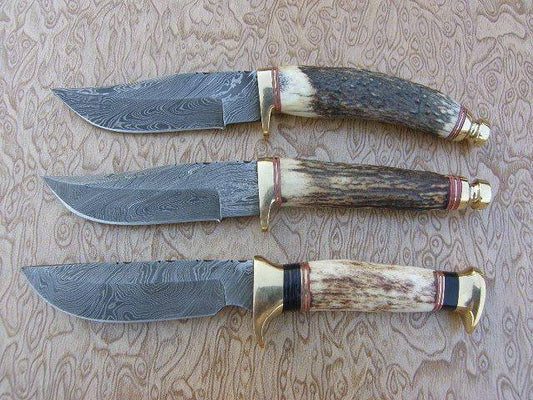 Damascus steel blade hunting knife featuring brass finger guard