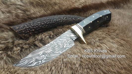 Custom Handmade 9-Inch Damascus Fixed-Blade Hunting Knife with Buffalo Horn Handle.