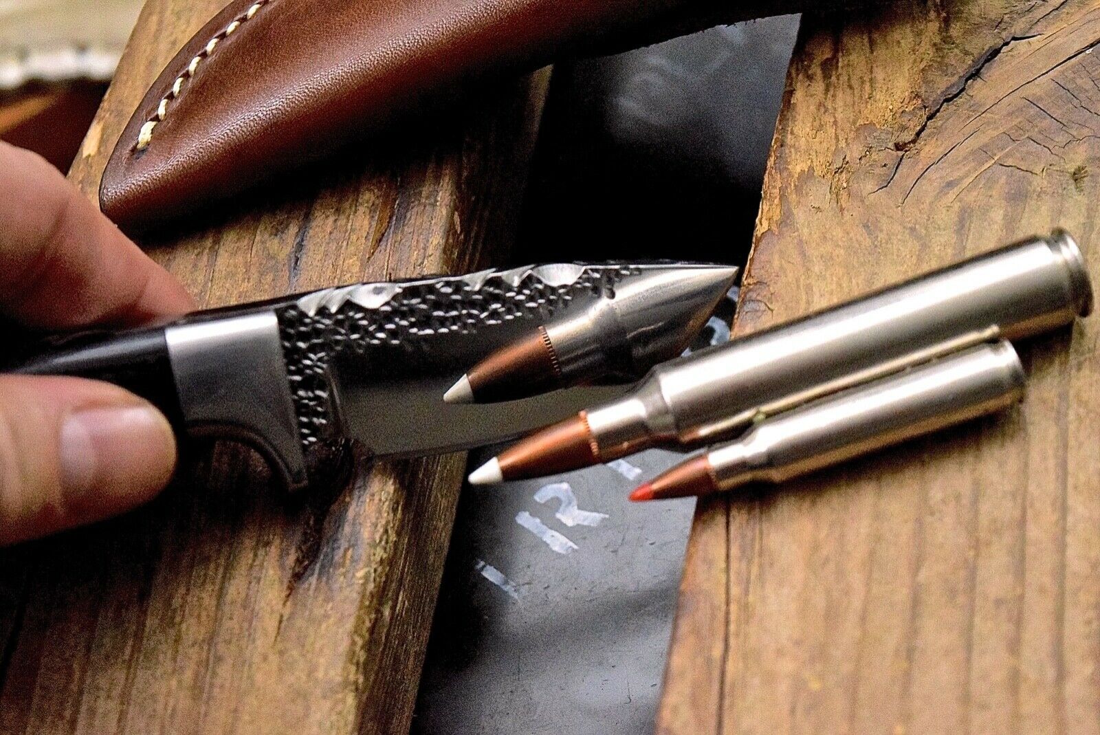 7.2-inch hunting knife with sharp edge and durable design