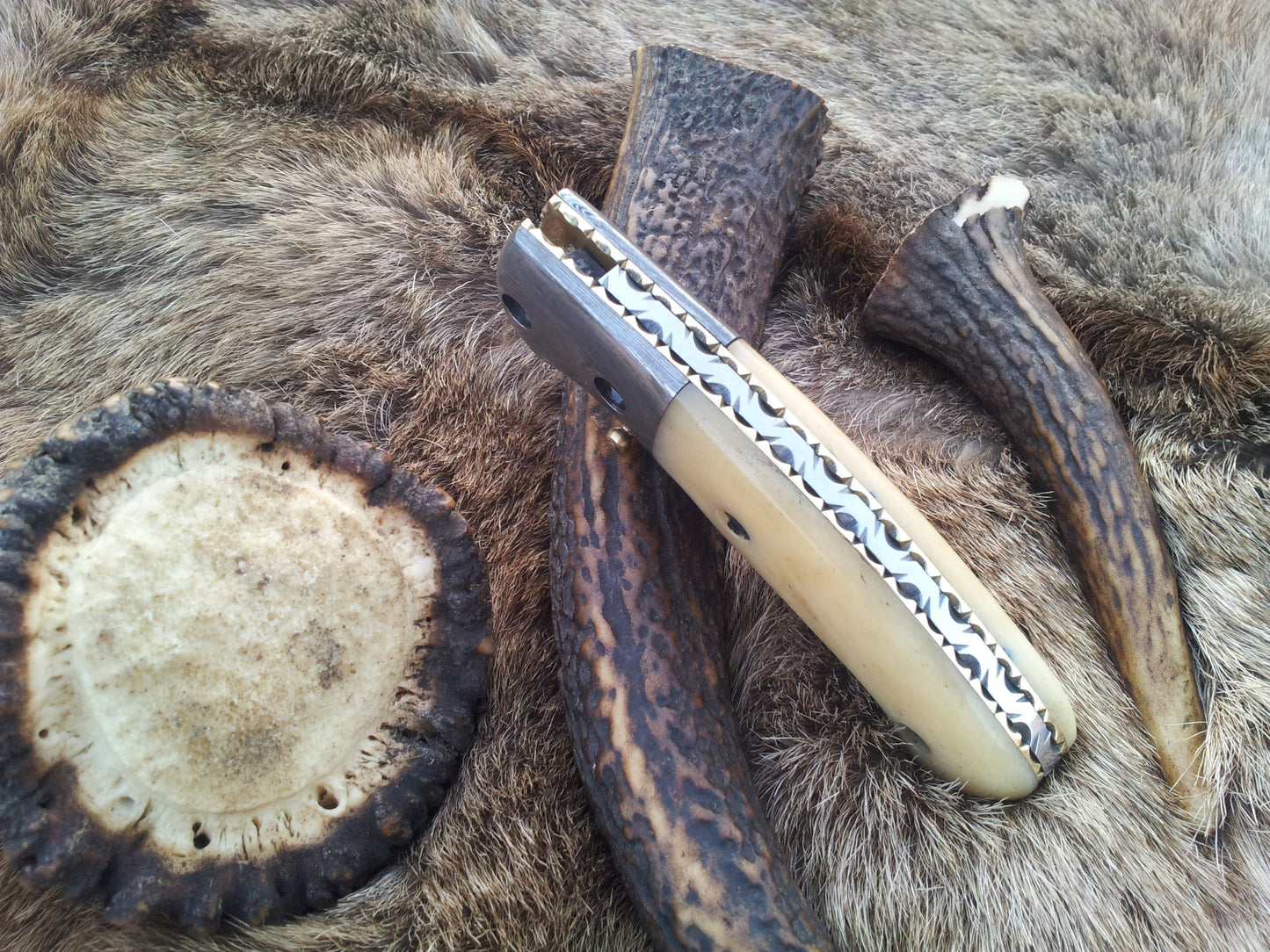 Liner lock mechanism on the BoneCraft Damascus Steel Folding Pocket Knife