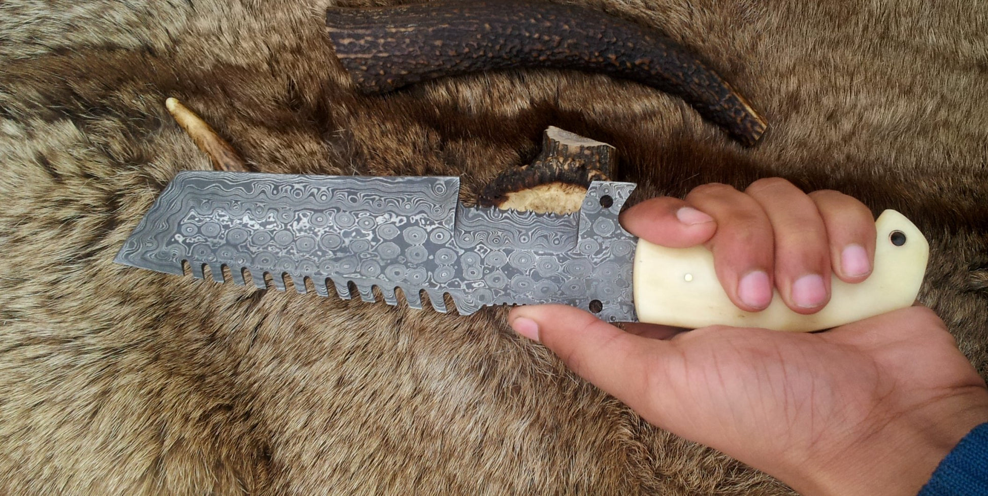 Outdoor Survival Knife with Camel Bone Handle and Damascus Steel Blade