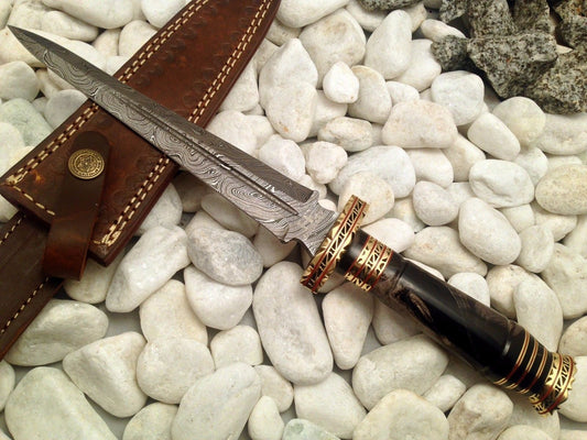 Premium Handmade Damascus Steel Hunters Knife for Outdoor Enthusiasts