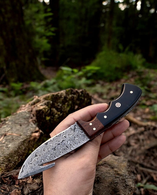 Deer Gutting Knife – 8" Raindrop Damascus Steel Blade with Rosewood & Buffalo Horn Handle

