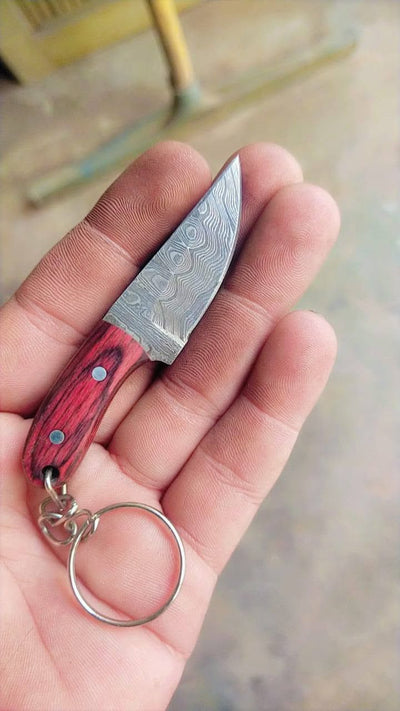 Custom Damascus Steel EDC knife keychain for everyday use
