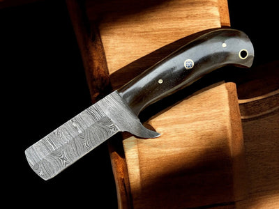Damascus steel blade pattern on bull cutter knife showing folded steel waves
