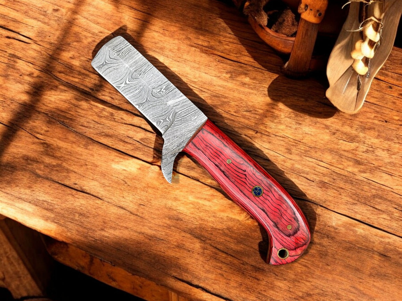 Damascus steel blade pattern on bull cutter knife showing wave design folding