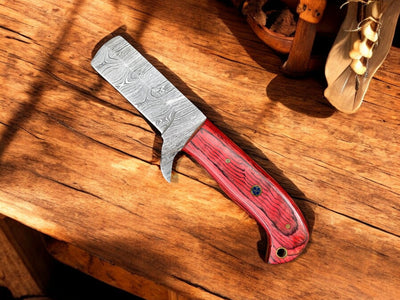 Damascus steel blade pattern on bull cutter knife showing wave design folding