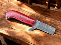 Exotic redwood handle grain pattern on Damascus steel bull cutter knife