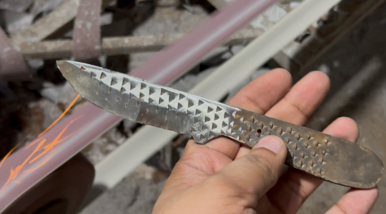 Load video: Nethaniel Smith Reviews His New Cowboy Knife