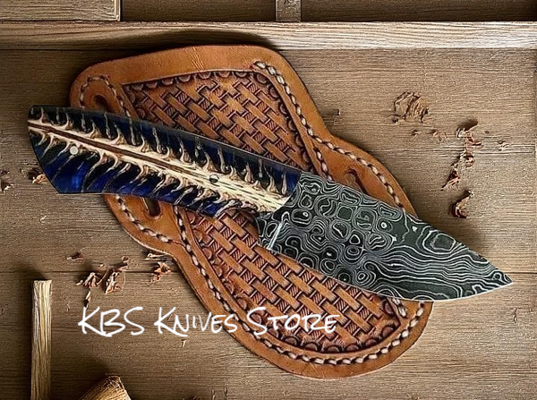 Wrangler’s Tool – Cowboy Knife with Pancake Sheath & Pine-Cone Resin Handle

