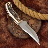 Antler horn handle deer skinning knife with razor-sharp edge and Rockwell Hardness 55-58 HRC.
