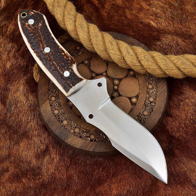 Custom D2 steel skinning blade, 7.75-inch length with antler horn handle, perfect for deer skinning.