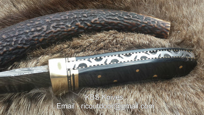 High-quality Buffalo Horn Handle on a 9-Inch Damascus Steel Fixed-Blade Knife.
