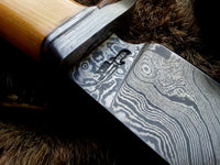 Damascus steel blade hunting knife with decorative Damascus guard
