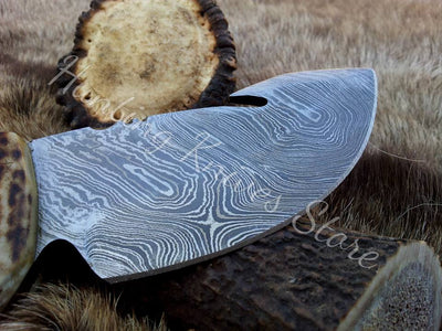Robust Guthook knife for everyday carry, featuring Damascus steel blade and antler horn handle
