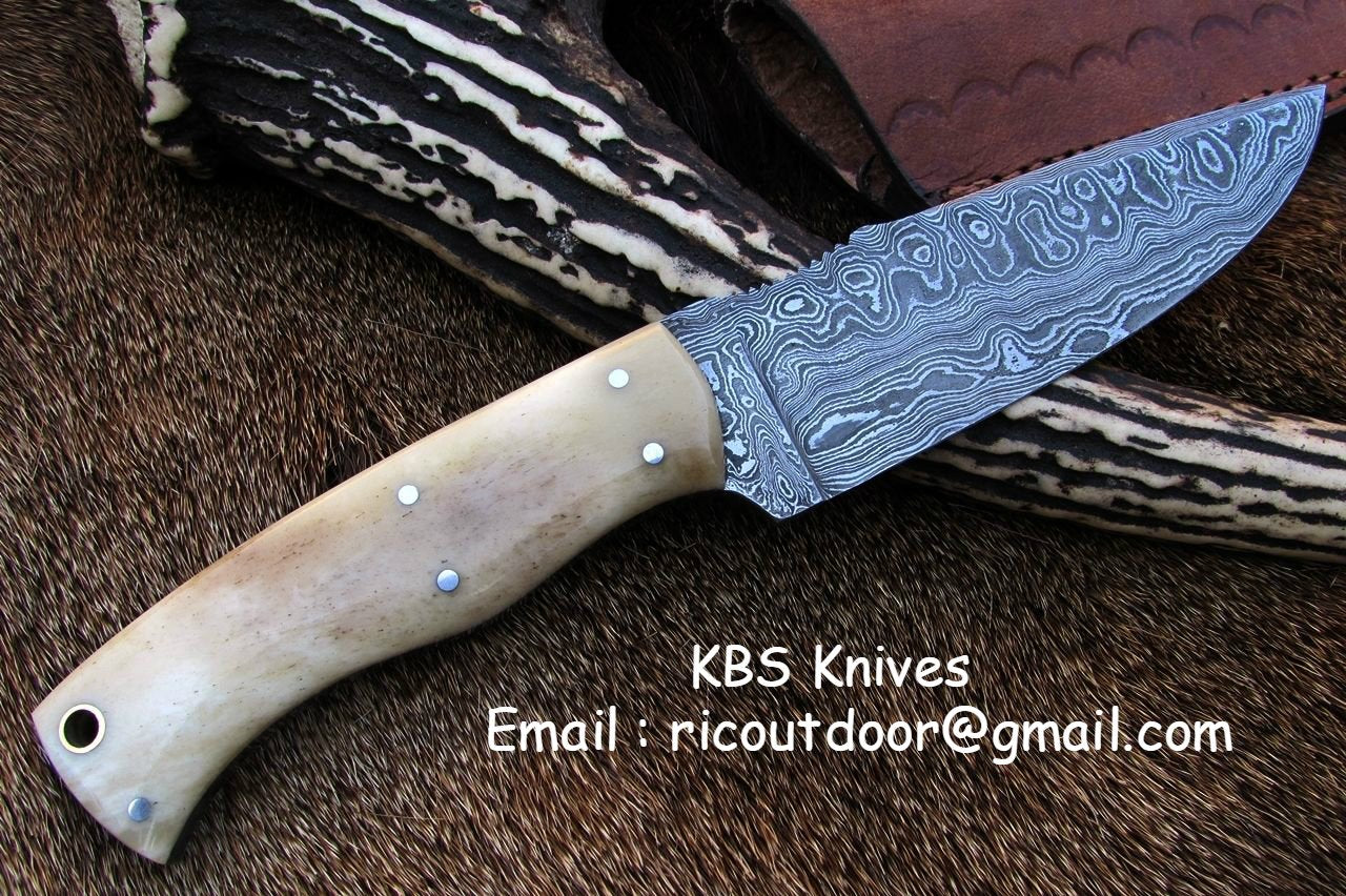 Full Tang Damascus Steel Blade of Deer Hunting Knife
