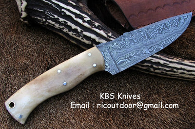 Full Tang Damascus Steel Blade of Deer Hunting Knife
