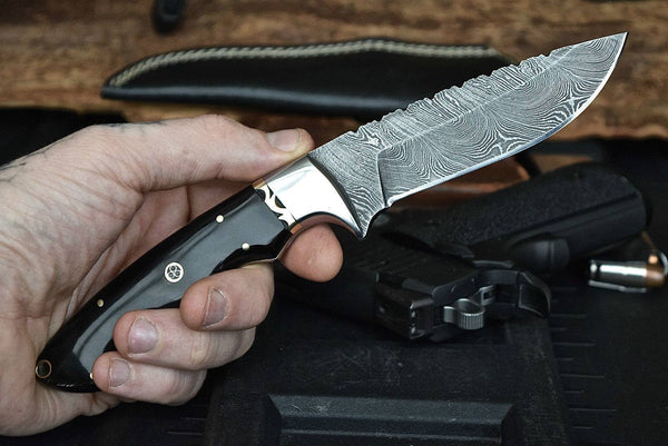 Damascus steel twist pattern hunting knife