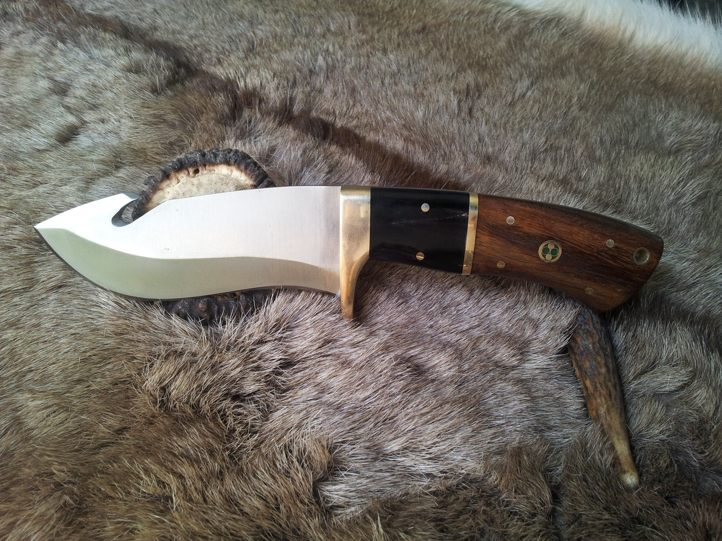 Fixed Blade Guthook knife with custom 1095 high carbon steel blade and rosewood/buffalo horn handle with brass guard
