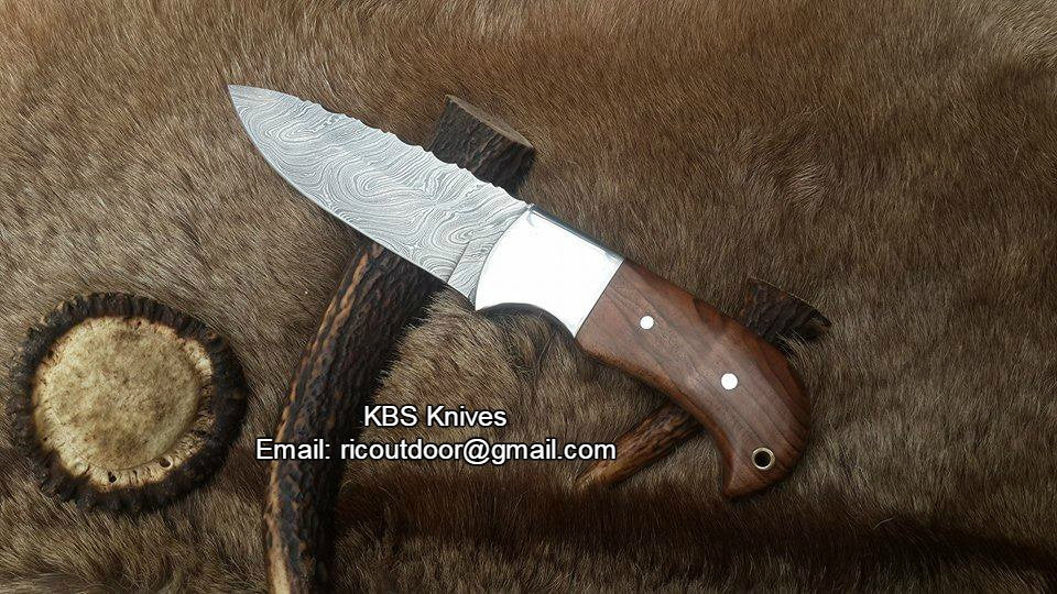 Ridgeback Hunter Custom Handmade Damascus Knife with leather sheath