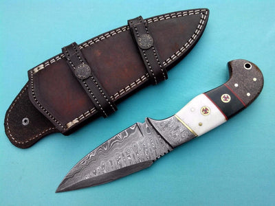 Elegant handle of the Hunter’s Edge knife showcasing Camel Bone and Buffalo Horn
