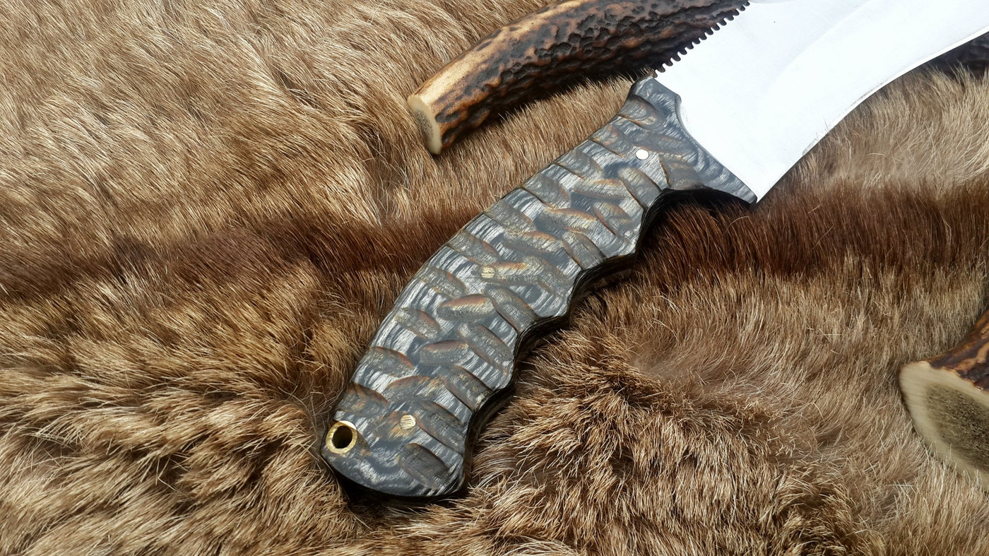 Unique fixed-blade knife for pig hunting with comfortable exotic wood grip
