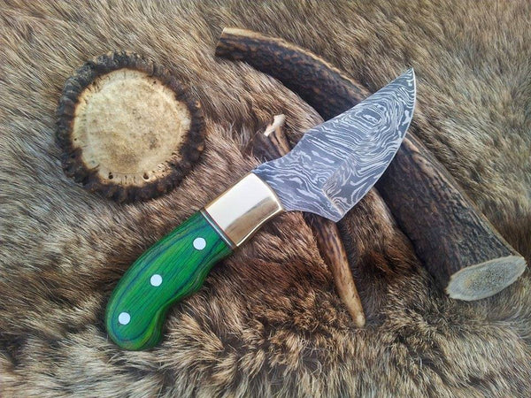 Damascus Steel Skinning Knife With Green Wood