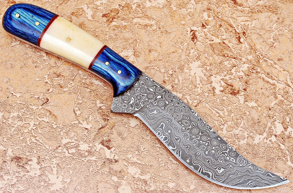 Damascus steel hunting knife