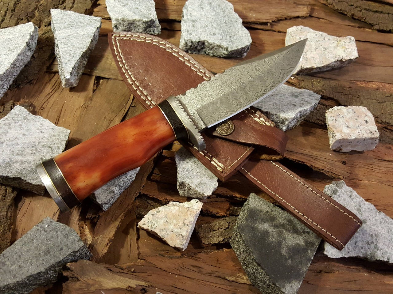 Custom Handmade Hunting Knife with Damascus Steel Blade


