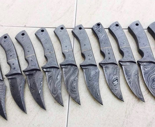 Everyday carry skinning knife with full tang Damascus steel blade and Damascus scales.
