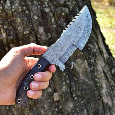 Knife from the Movie Hunted – Handmade Damascus Blade with Sheep Horn Handle

