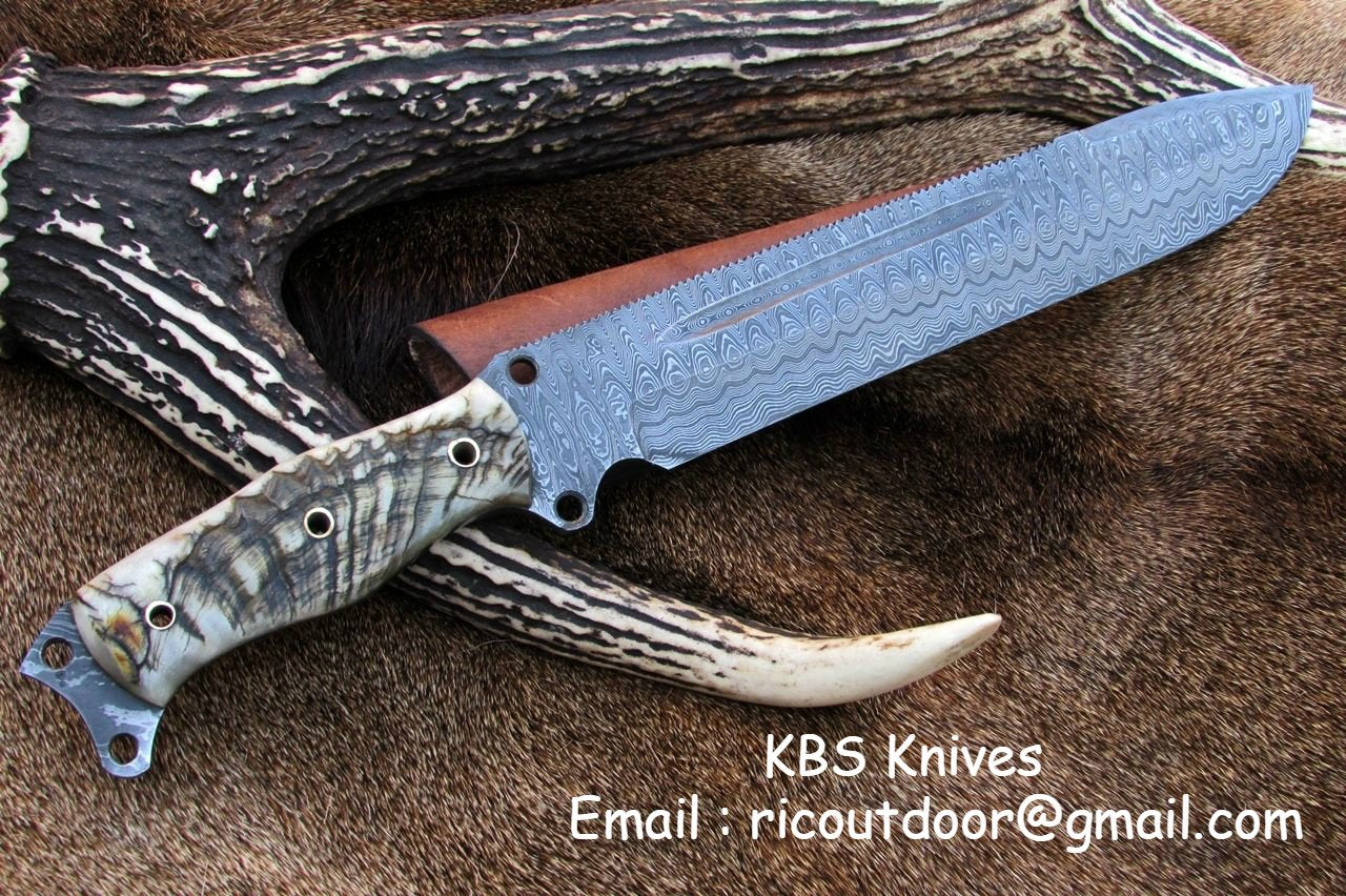 Pig Sticker Big Bowie Knife with 17-Inch Full Tang Damascus Steel Blade and Sheep Horn Handle