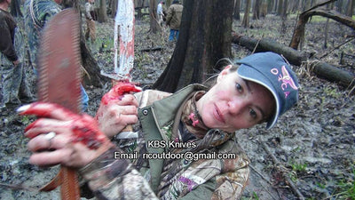 Rambo Knife for Sale – Damascus Blade and Rosewood Handle Close-up
