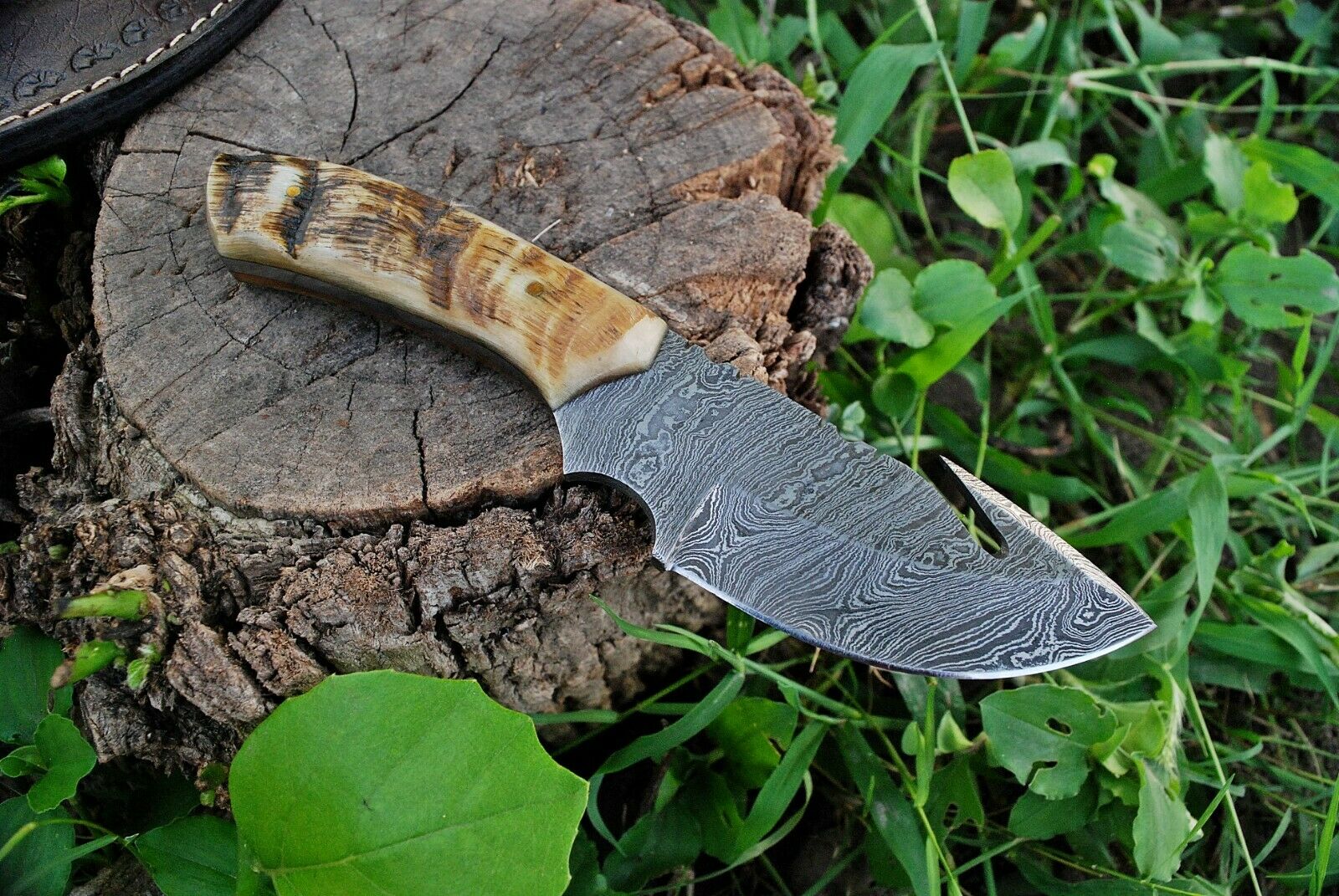 Premium Damascus Steel Guthook Skinner Knife for Outdoor Adventures