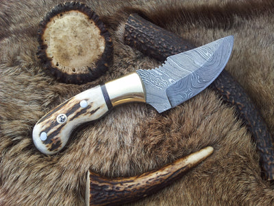 Custom Damascus Steel Field Dressing Deer Skinning Knife – 7.25 Inch Drop Point Blade with Antler Horn Handle

